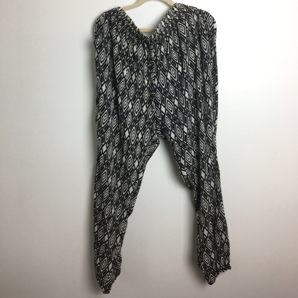 Forever 21 black and white jogger pants